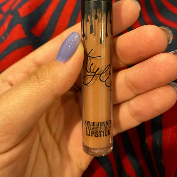 Kylie Cosmetics Velvet Lipstick - “Basic” - Picture 1 of 3